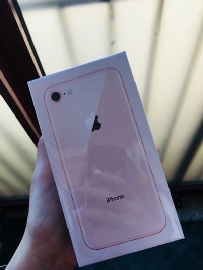 Лот: 11597488. Фото: 1. Продам новый iPhone 8 64GB Gold. Смартфоны