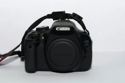 Лот: 14169598. Фото: 1. Продам фотоаппарат canon EOS 600D. Цифровые зеркальные