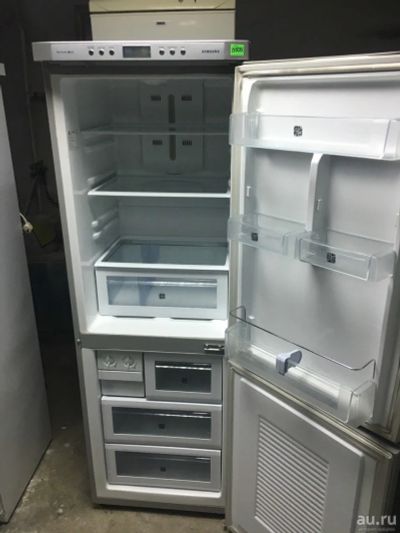 Лот: 13001625. Фото: 1. Серебристый холодильник samsung... Холодильники, морозильные камеры