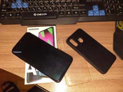 Лот: 16216789. Фото: 1. Samsung a40. Смартфоны