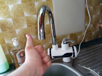 Лот: 8711838. Фото: 1. Смеситель с подогревом водонагревателем... Смесители