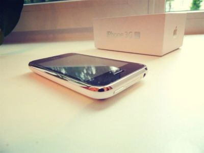 Лот: 4306245. Фото: 1. Iphone 3GS 16 Gb white. Смартфоны