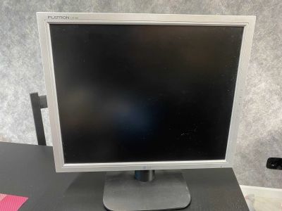 Лот: 16495811. Фото: 1. Монитор LG L1918S. ЖК-мониторы