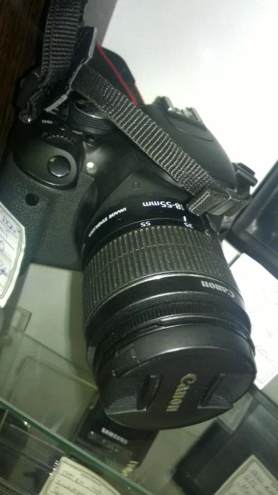 Лот: 6132881. Фото: 1. Зеркальная фотокамера Canon EOS... Цифровые зеркальные