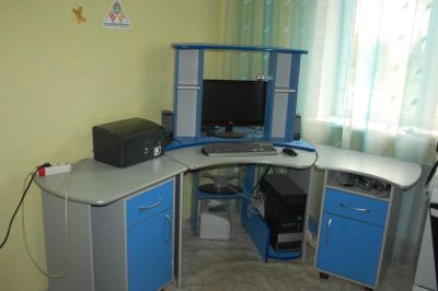 Лот: 3030602. Фото: 1. компьютерный стол. Стойки и тумбы для аппаратуры