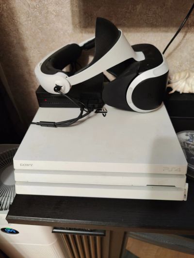 Лот: 19171966. Фото: 1. Sony playstation 4 pro 1tb белая... Игровые приставки, консоли
