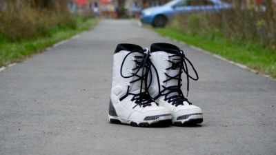 Лот: 10913344. Фото: 1. Сноубордические ботинки 32 White... Ботинки