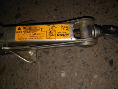 Лот: 10081831. Фото: 1. Домкрат Nissan Japan 700кг. Домкраты