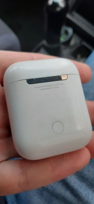 Лот: 15298676. Фото: 1. Оригинальный футляр бокс для Airpods. Зарядные устройства, блоки питания, адаптеры сетевые для смартфонов