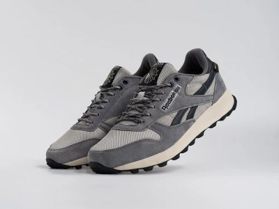 Лот: 25130504. Фото: 1. Кроссовки Reebok Classic Leather... Кеды, кроссовки, слипоны
