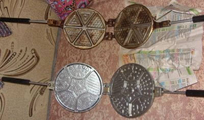 Лот: 4655282. Фото: 1. Вафельницы (советские) - 2шт... Сковороды и сотейники