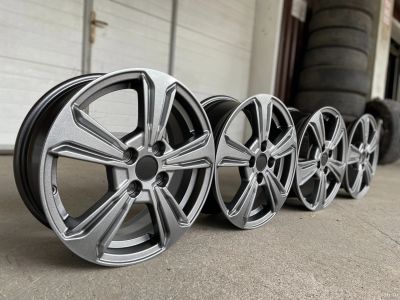 Лот: 18214286. Фото: 1. Литые диски на 15 4x100 Khomen... Диски