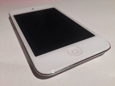 Лот: 5217717. Фото: 1. IPod Touch 4 8 GB. Плееры