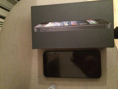 Лот: 3320763. Фото: 1. iPhone 5 black 16 gb. Смартфоны