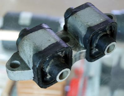Лот: 21366987. Фото: 1. Верхняя подушка YAMAHA 40V / 50H... Запчасти для лодок, катеров, лодочных моторов