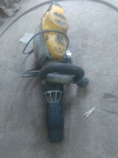 Лот: 14353969. Фото: 1. Продам бетоналом Dewalt. Электроинструмент