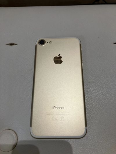 Лот: 25648279. Фото: 1. iPhone 7 золотой 128Gb, в идеальном... Смартфоны