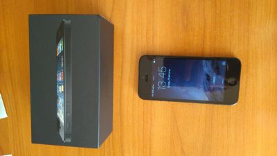 Лот: 6013435. Фото: 1. iPhone 5 черный. Смартфоны