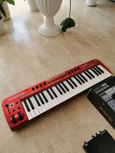 Лот: 15925890. Фото: 1. Behringer UMX490 миди-клавиатура. Клавишные
