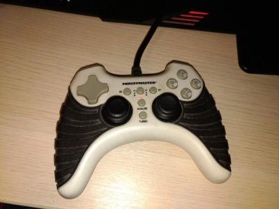 Лот: 10677368. Фото: 1. Thrustmaster T-Mini геймпад. Рули, джойстики