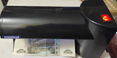 Лот: 22180767. Фото: 1. Детектор подлинности банкнот ультрафиолетовый... Торговое