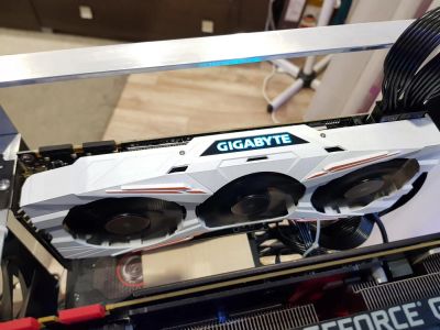Лот: 11026378. Фото: 1. Gigabyte 1080 Ti Gaming OC 11GB. Видеокарты