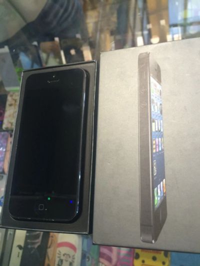 Лот: 5080980. Фото: 1. apple iPhone 5 16gb black. Смартфоны