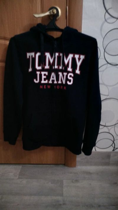 Лот: 15491516. Фото: 1. Толстовка Tommy Jeans. Свитеры, толстовки, худи