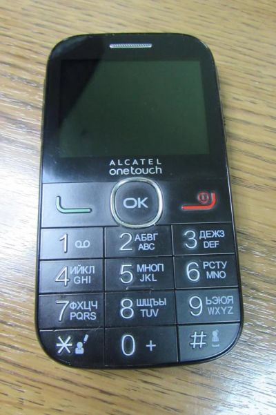 Лот: 9040327. Фото: 1. Сотовый телефон Alcatel 2004c. Кнопочные мобильные телефоны