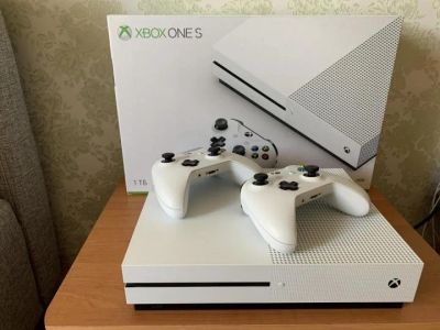 Лот: 17217706. Фото: 1. X box one s. Игровые приставки, консоли