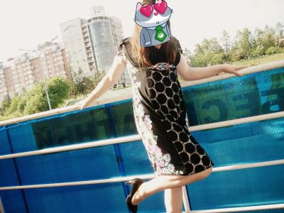 Лот: 24982756. Фото: 1. Платье черное в горох дизайнерское. Платья