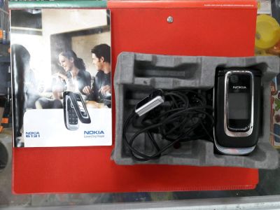 Лот: 10906638. Фото: 1. Сотовый телефон Nokia 6131 Черный... Кнопочные мобильные телефоны