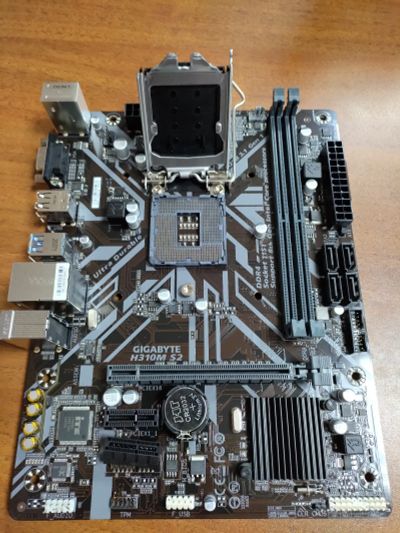 Лот: 19559308. Фото: 1. Материнская плата Gigabyte H310M... Материнские платы