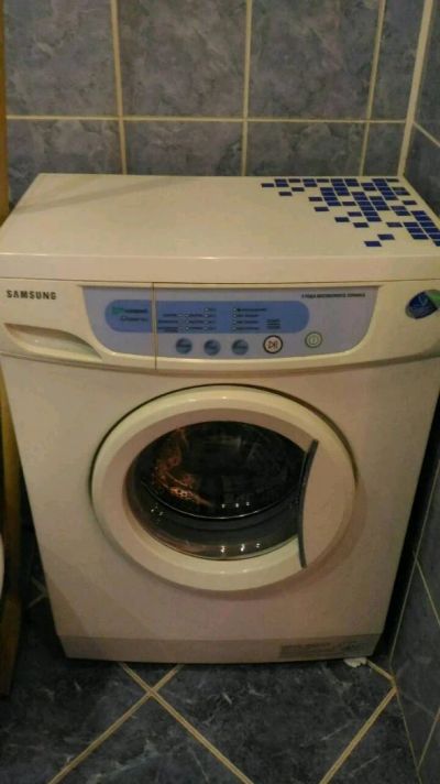 Лот: 11660353. Фото: 1. Узкая стриральная машина Samsung... Стиральные машины