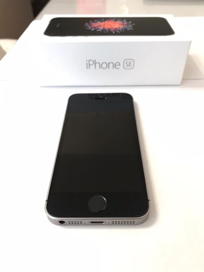 Лот: 17283628. Фото: 1. iPhone se iOS 12. Смартфоны