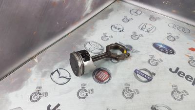 Лот: 23586921. Фото: 1. Поршень с шатуном Mazda Bongo... Двигатель и элементы двигателя