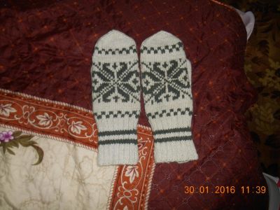 Лот: 6837556. Фото: 1. варежки 2 ручная вязка. Перчатки, варежки, митенки