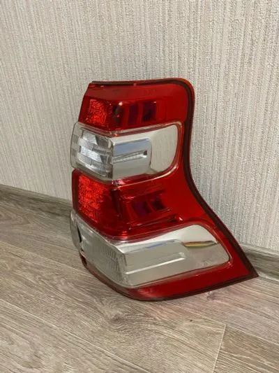 Лот: 25524066. Фото: 1. Стоп-сигнал правый Toyota Land... Оптика и освещение