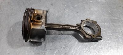 Лот: 18275513. Фото: 1. Поршень с шатуном Nissan X-Trail... Двигатель и элементы двигателя