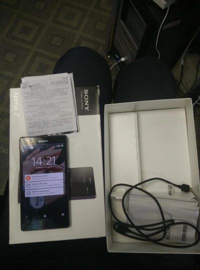 Лот: 7443389. Фото: 1. Sony Xperia Z Фиолетовая. Кнопочные мобильные телефоны