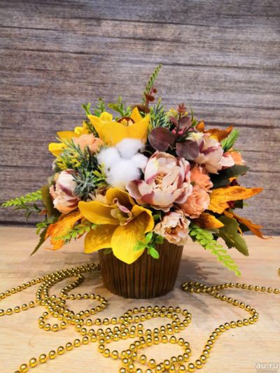 Лот: 13140767. Фото: 1. Композиция из искусственных цветов... Свежие цветы
