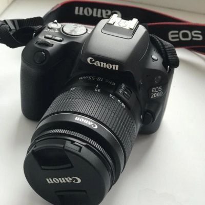 Лот: 15828526. Фото: 1. Фотоаппарат Canon 200D с Wifi... Цифровые зеркальные