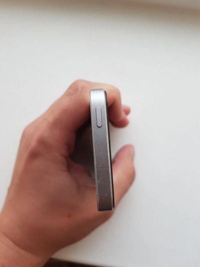 Лот: 10200527. Фото: 1. iPhone SE 64gb "Space Gray". Смартфоны