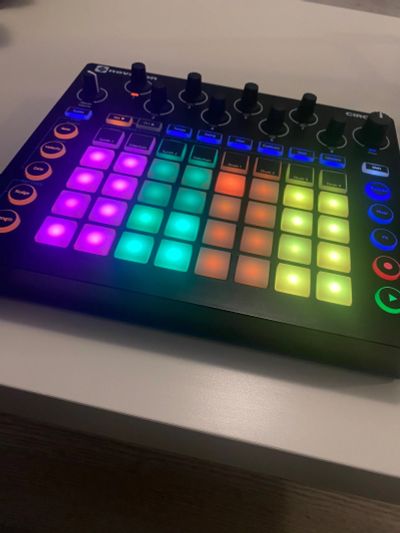 Лот: 19673778. Фото: 1. Novation Circuit Грувбокс Сэмплер... MIDI-оборудование