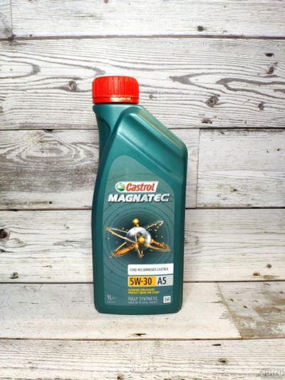Лот: 14105433. Фото: 1. Масло моторное Castrol Magnatec... Масла, жидкости