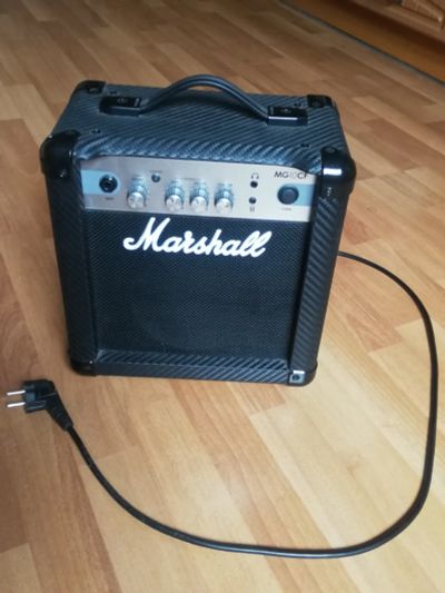 Лот: 20312159. Фото: 1. Гитарный комбик Marshall MG10CF. Гитарные эффекты и комбоусилители