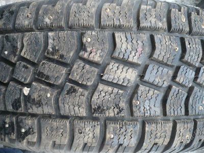 Лот: 1349117. Фото: 1. 235/70 r16 шипы 2 колеса+1 еще... Шины