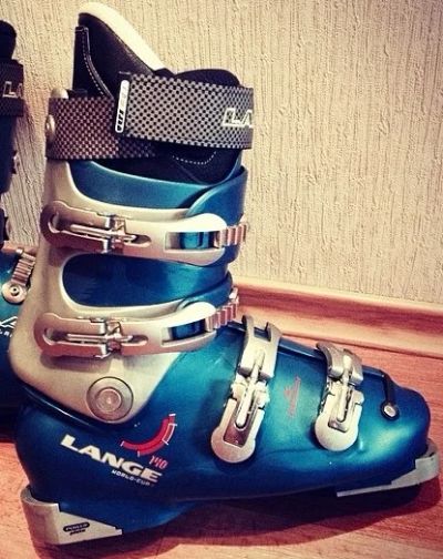 Лот: 6986975. Фото: 1. Ботинки для горных лыж Lange жёсткостью... Ботинки