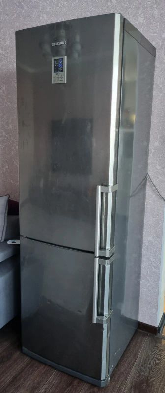 Лот: 21508858. Фото: 1. Холодильник Samsung RL41HEIH. Холодильники, морозильные камеры