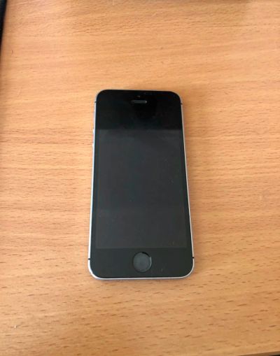 Лот: 14471829. Фото: 1. iPhone SE 32gb. Смартфоны